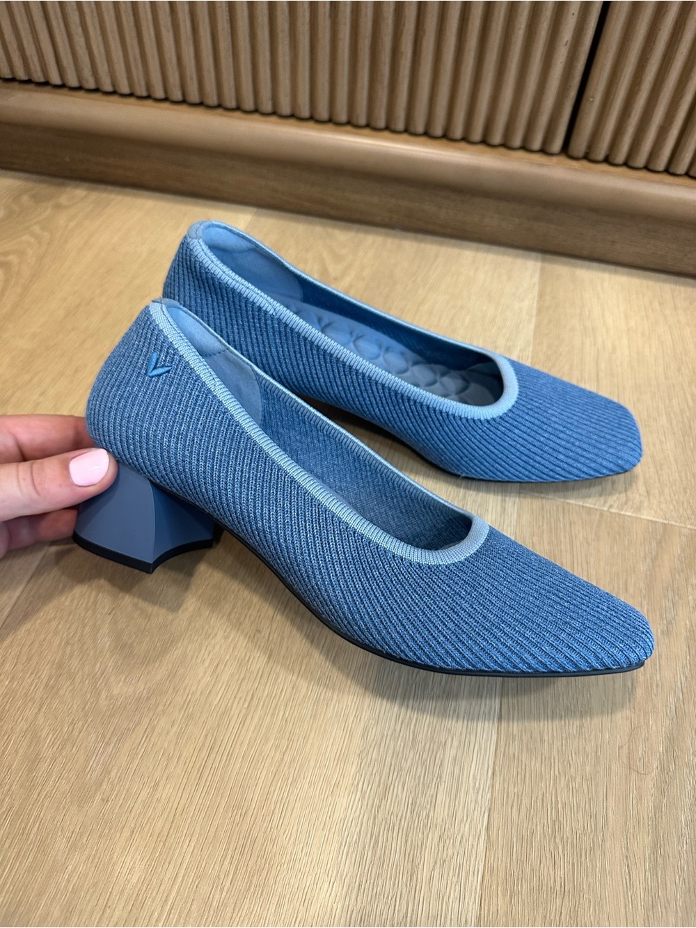 Vivaia Melody 2.0-Denim Blue
Heel-Size Blue Knit Block-Heel Women's Pumps - Picture 5 of 7